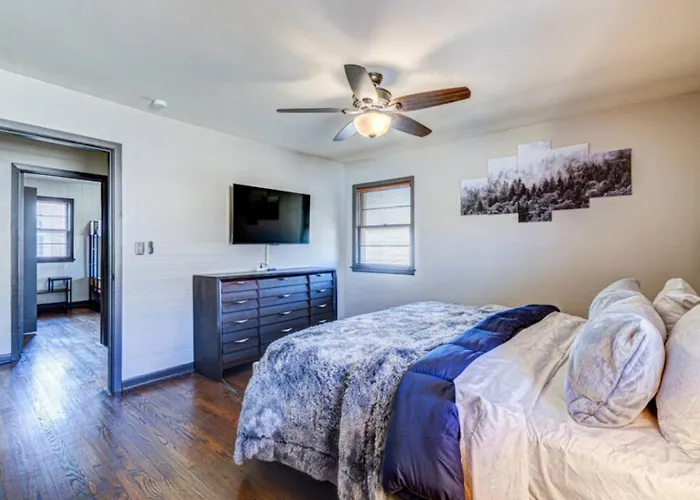 Rated •king Bed • Safe Historic Location Сasa de vacaciones *